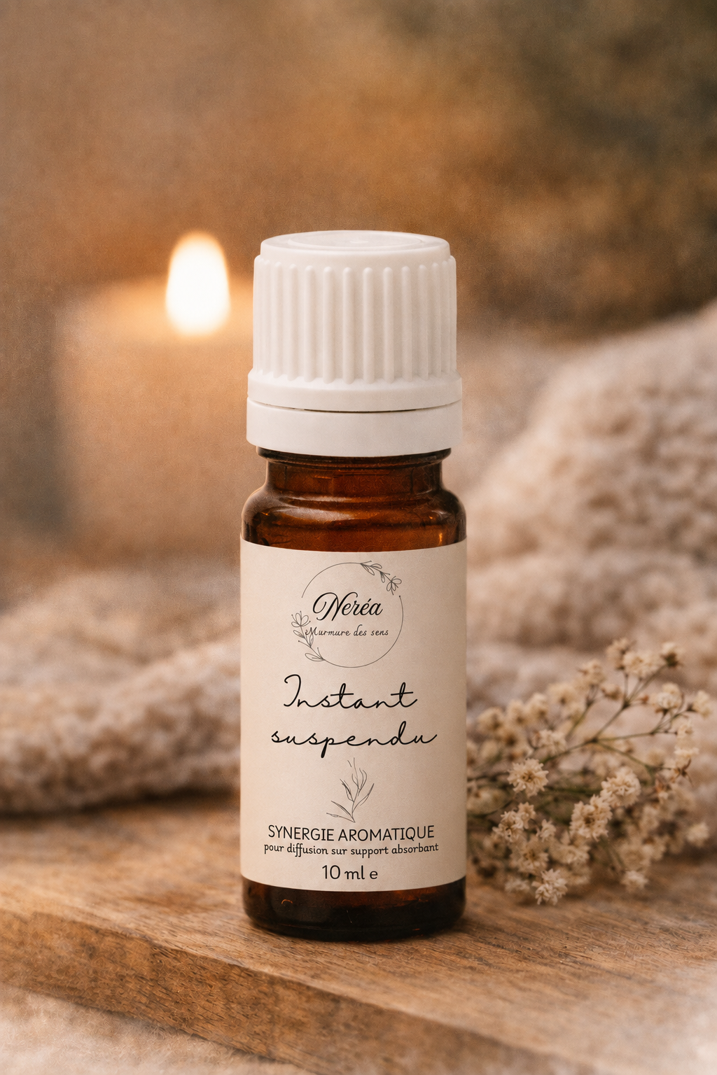 Flacon 10 ml de la synergie d'aromathérapie Instant Suspendu NERÉA, lavande vraie et cèdre, fabriquée à Massiac dans le Cantal